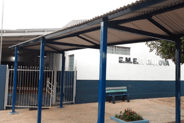 Prefeitura investe em passarela coberta na escola Canova